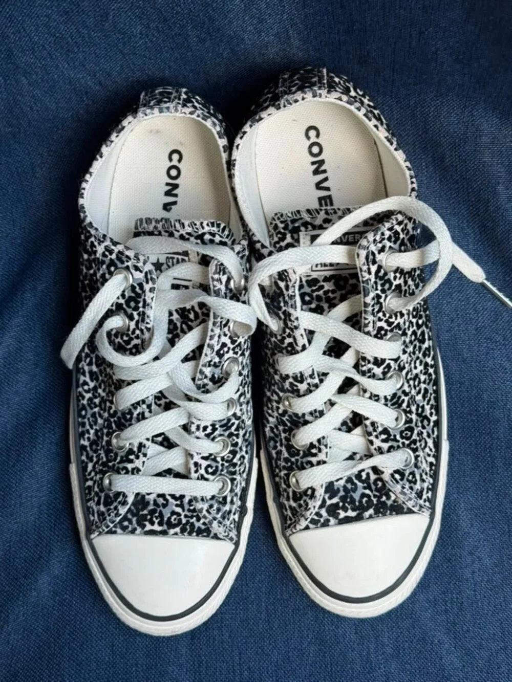 Size Women 9.5 Men 7.5 - Converse Chuck Taylor Low Leopard Print Sneakers - Picture 1 of 8